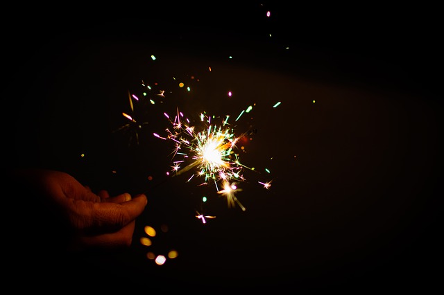 sparkler-499980_640.jpg